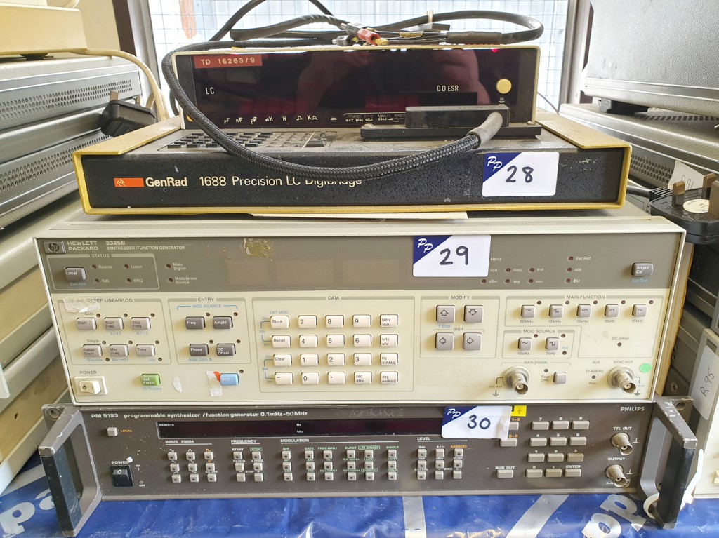 HP3325B synthesised function generator