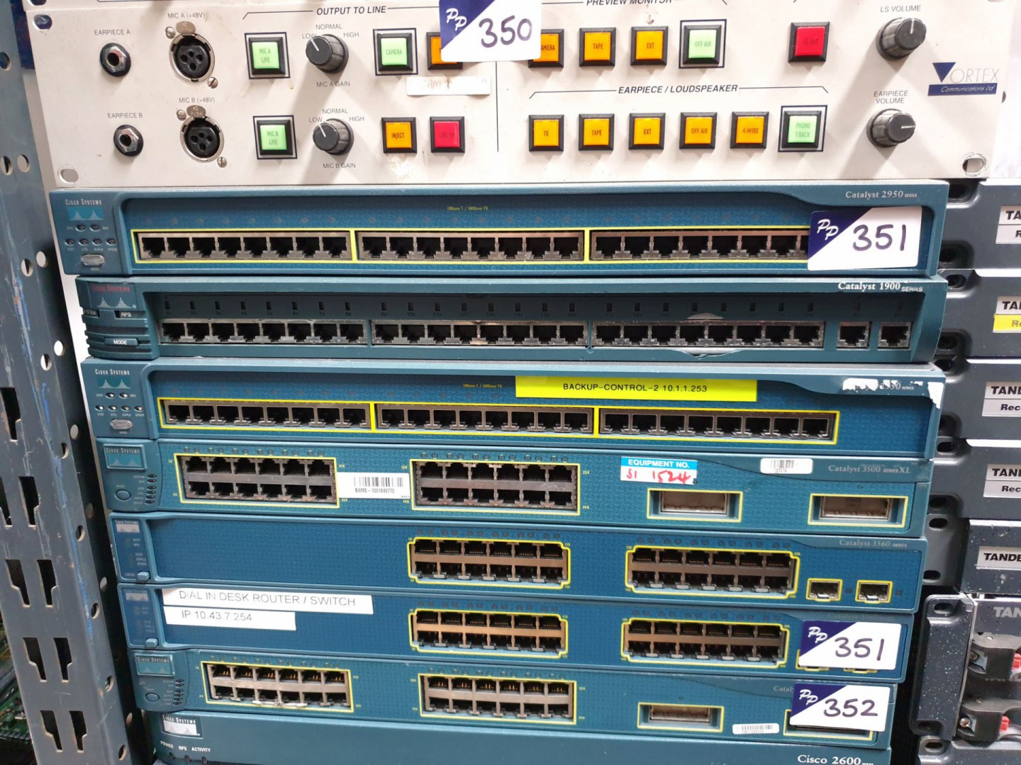 6x various Cisco switches / routers inc: 2950, 190...