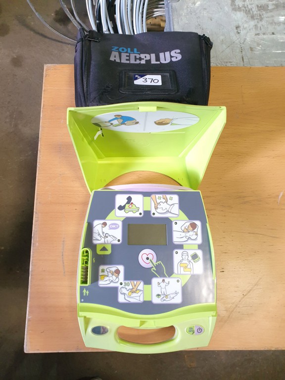 Zoll AED Plus in carry case (no leads)