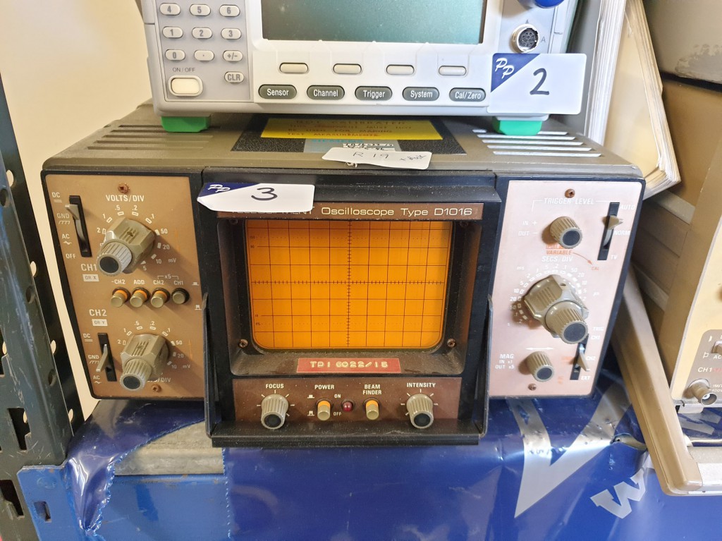 Telequipment D1016 oscilloscope with manual