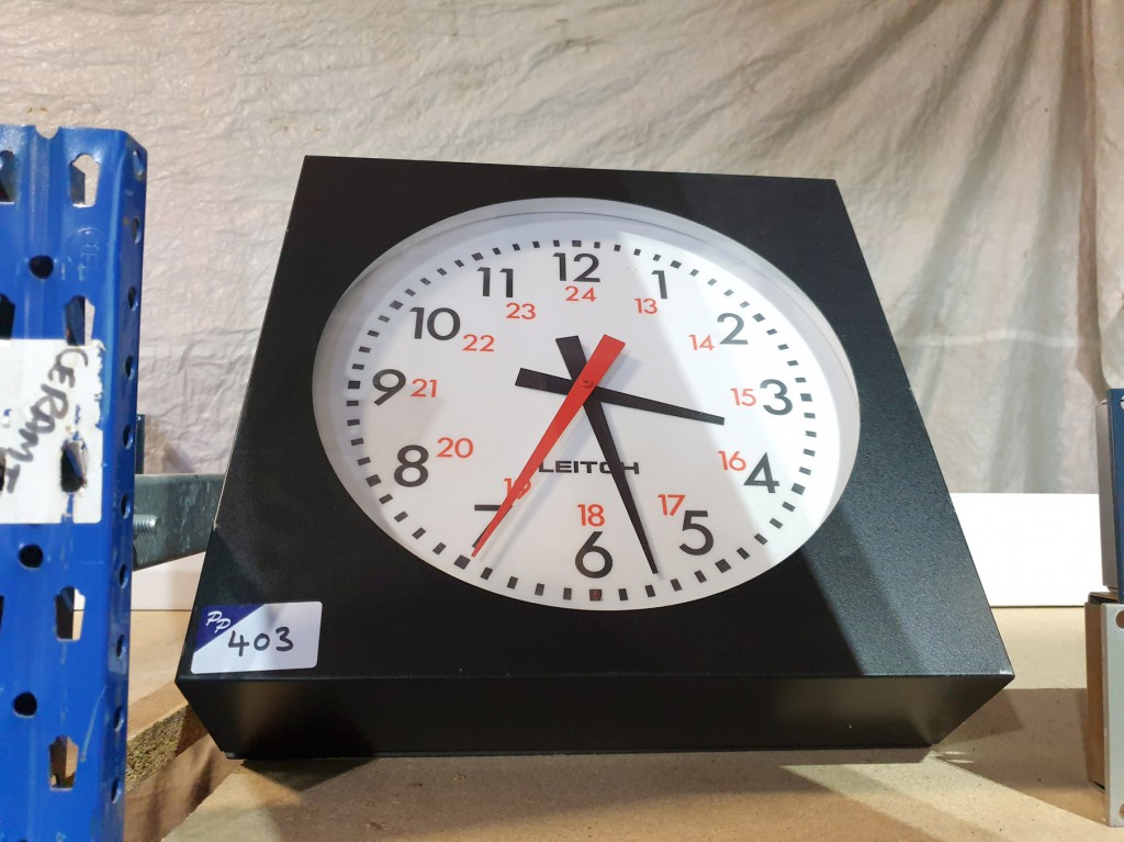 Leitch ADC-5112-L studio clock