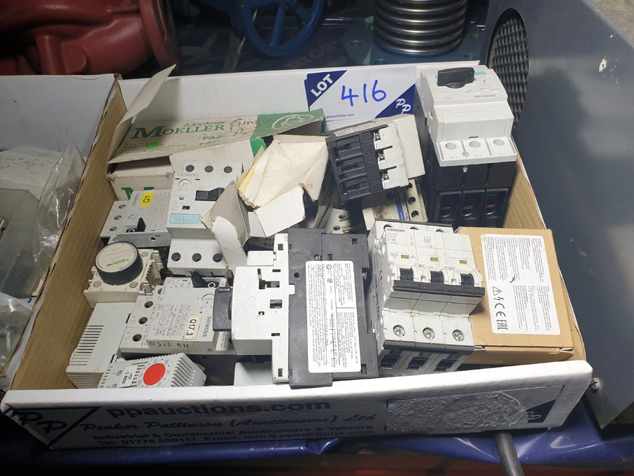 Qty various connectors, contactors etc  - lot loca...