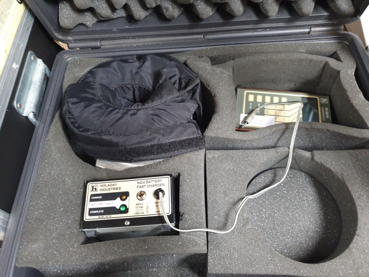 Holaday HI-3702 clamp on induced current meter wit...
