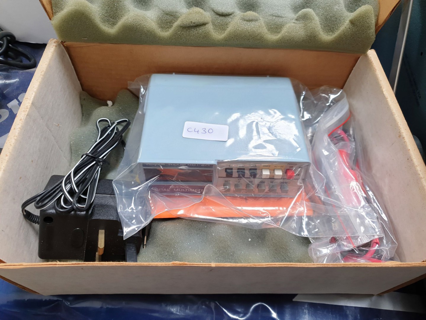 Simpson 461-2R True RMS digital multimeter with le...