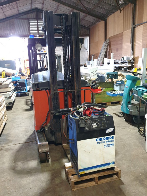 Lansing R16 reach truck with charger, 1600kg capac...