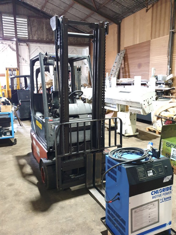 Lansing E20P electric fork truck with charger, 200...
