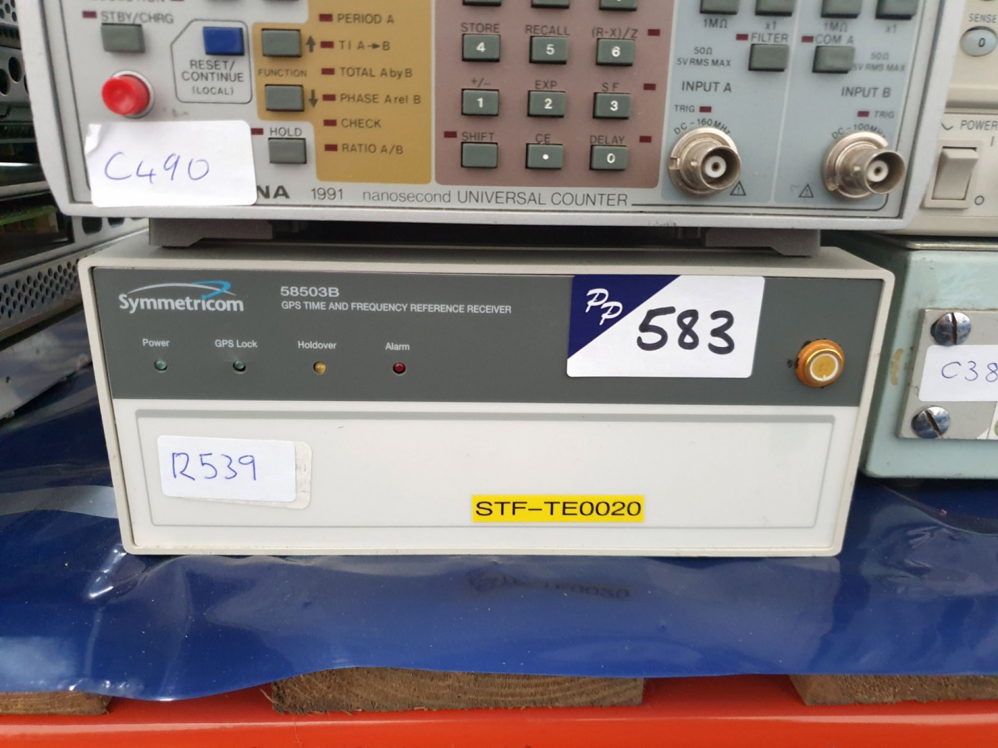 Symmetricom 58503B GPS timer & frequency reference...