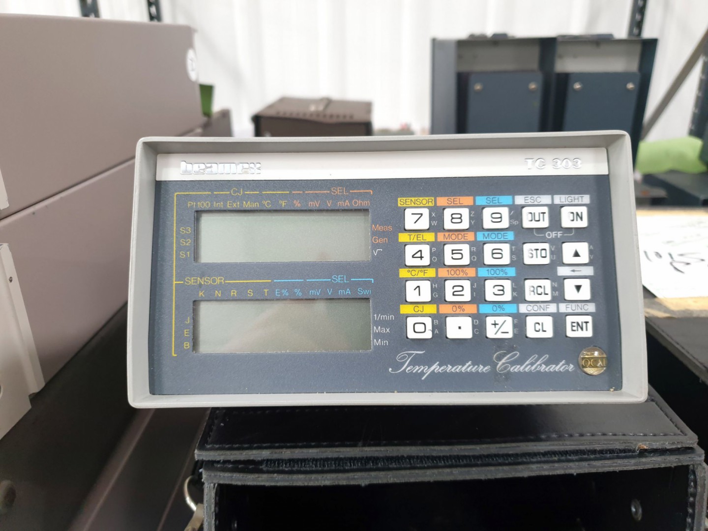 Beamex TC330 temperature calibrator with leads & p...
