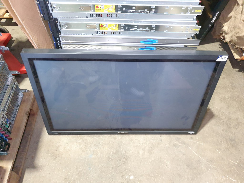 Panasonic TH-42PWD4 LCD monitor (no stand)
