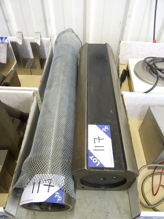 2x precision cylindrical squares, 520mm high & 600...