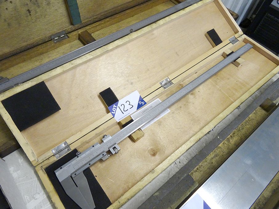 600mm vernier caliper in wooden case