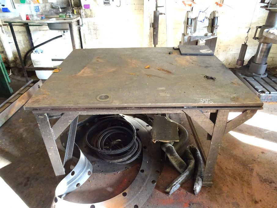 1520x1220mm heavy duty metal welding table - Lot l...