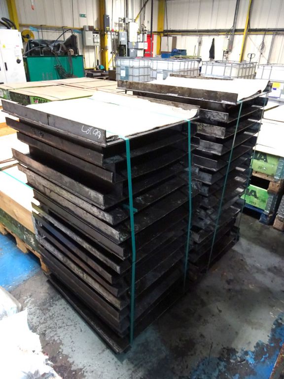 30 approx rack trays, 620x770mm approx, 998kg appr...