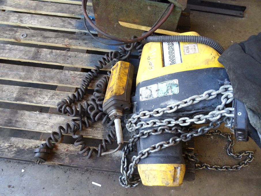 Morris 2 ton electric chain hoist, pendant control...