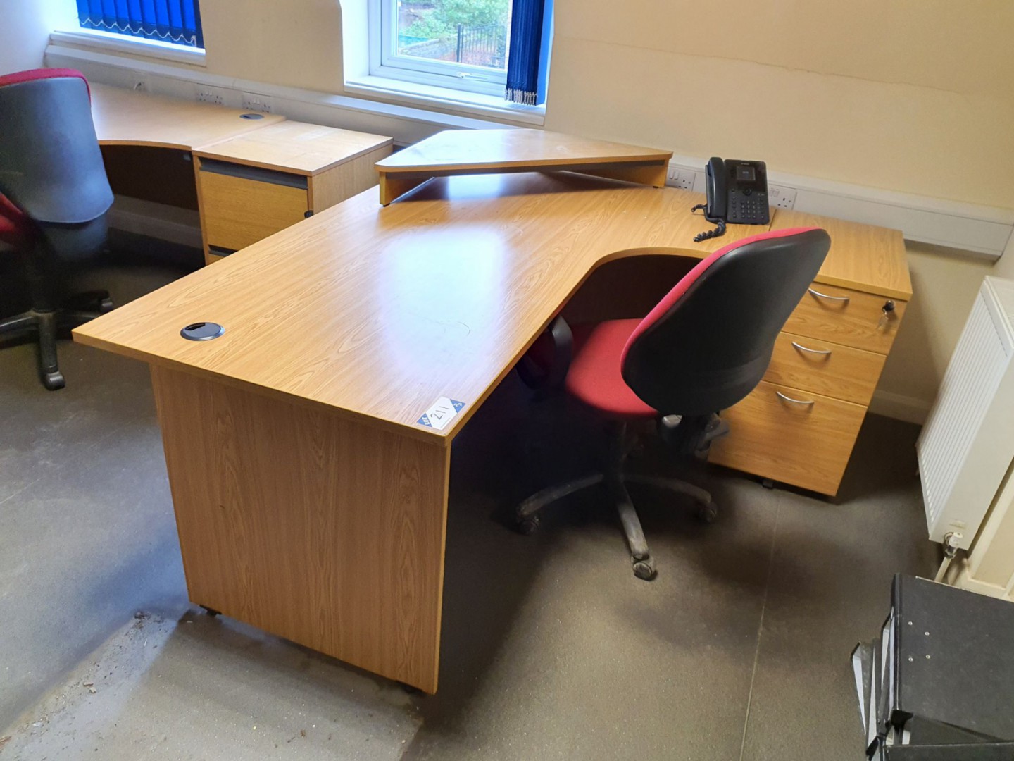 Oak effect L-shape office desk, 1800x1200mm with 2...