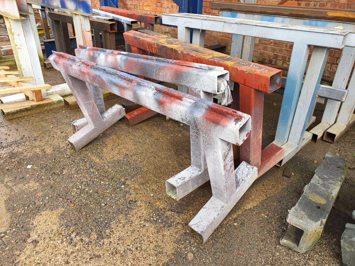 4x steel box section trestles, 1650x820mm