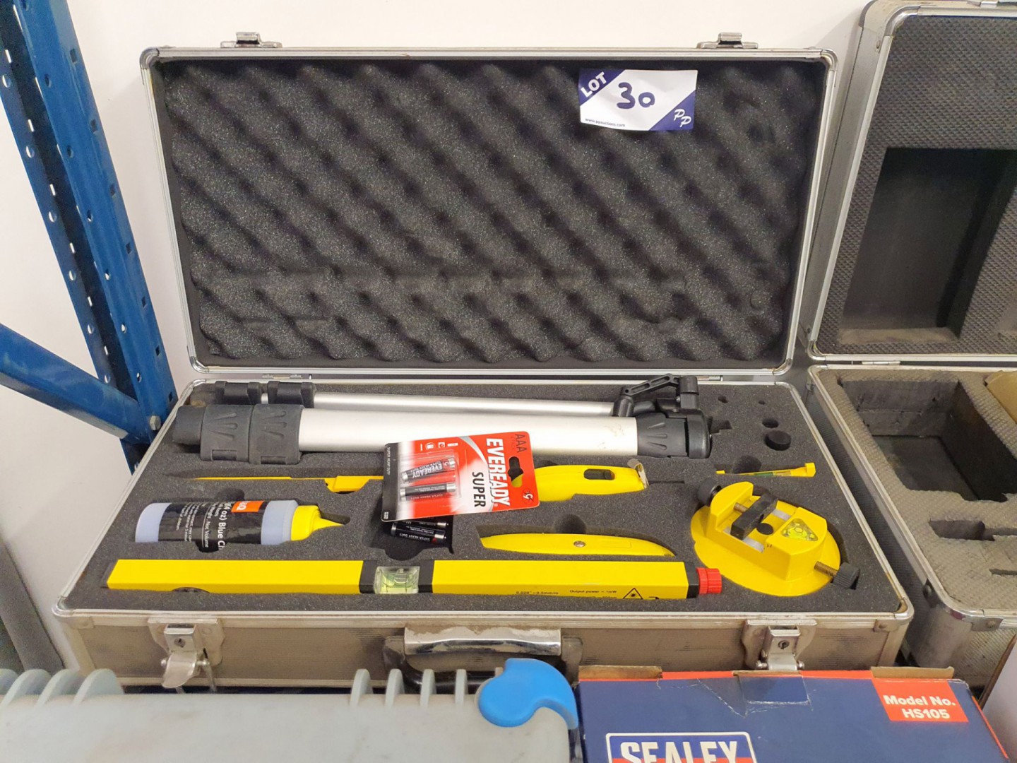 B&Q laser levelling set in case