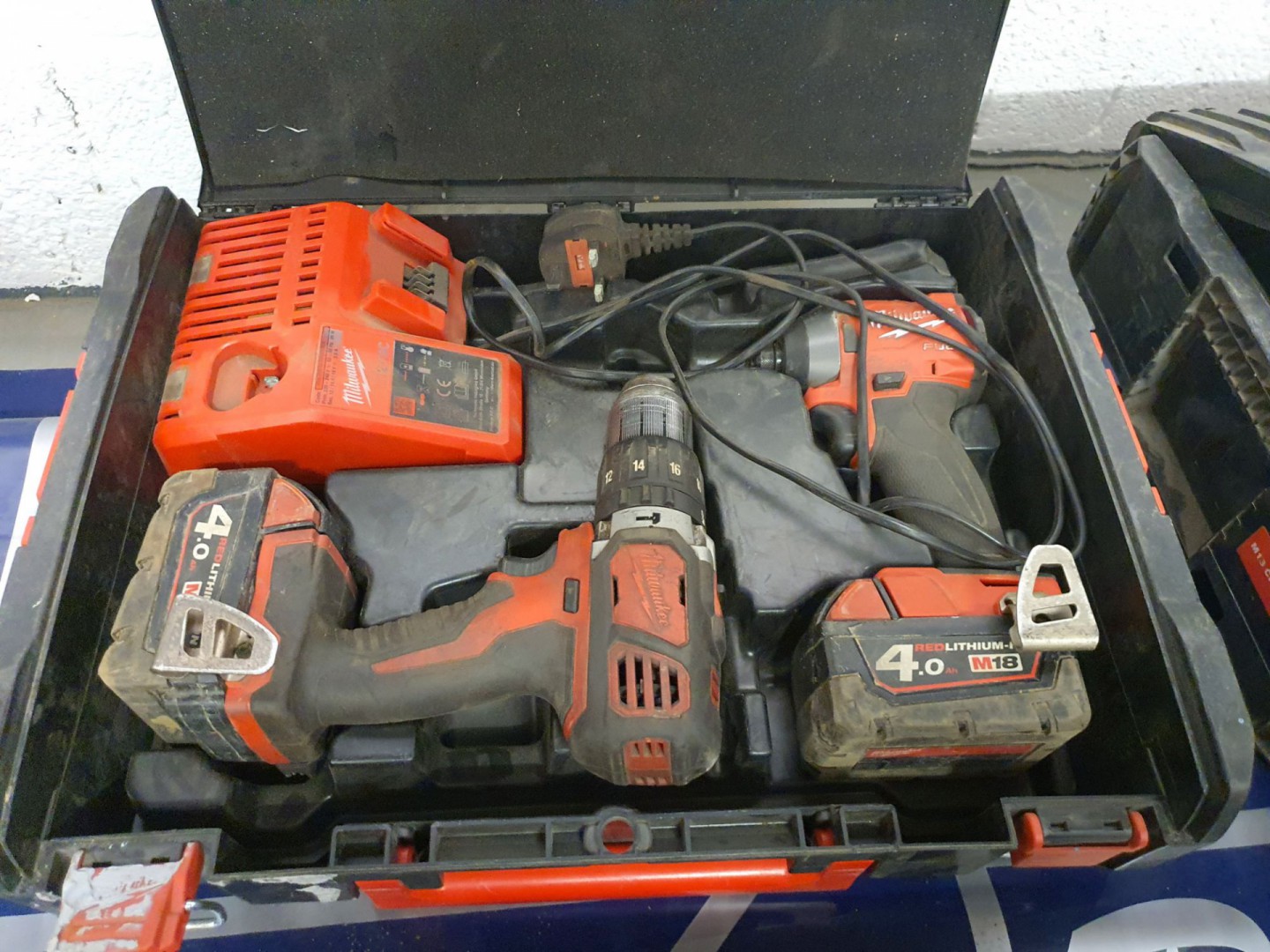 Milwaukee fuel drill / driver set inc: 2x M18, 4AH...