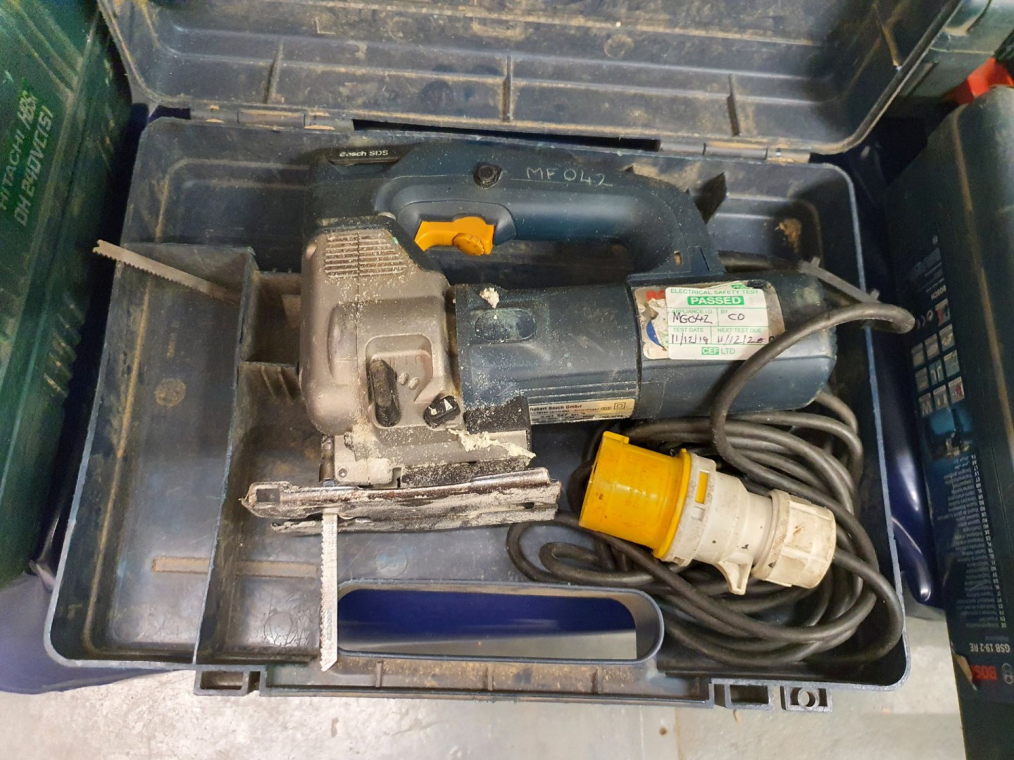 Bosch 587 jigsaw, 110v in case (2003)