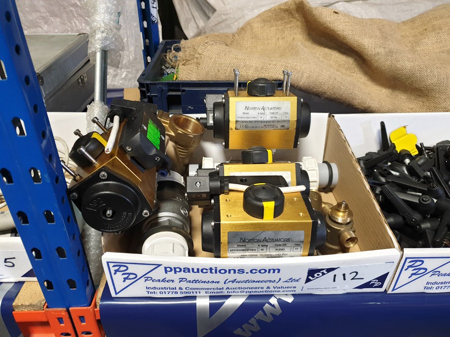 4x various Norton actuators & fittings - lot locat...