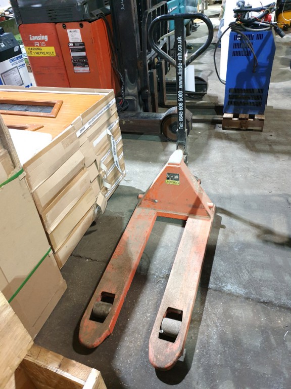 Linde manual pallet truck (spares / repair) - lot...