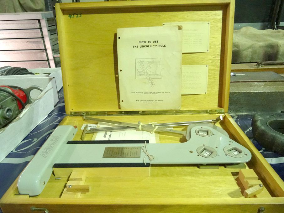 Ansler integrator in wooden case - lot located at:...