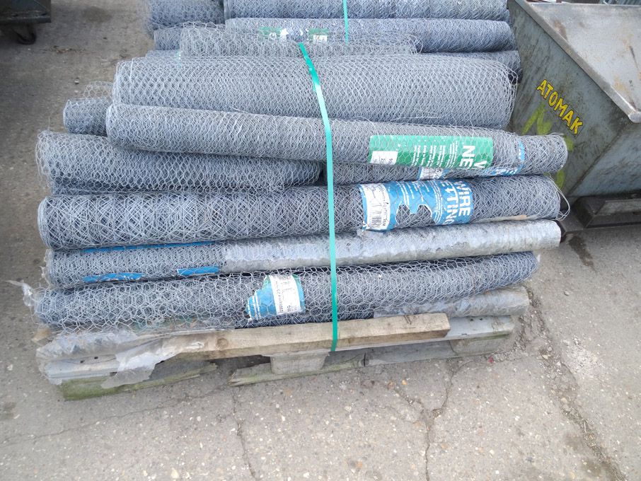 Qty various size wire mesh, 25-50mm mesh size, 900...