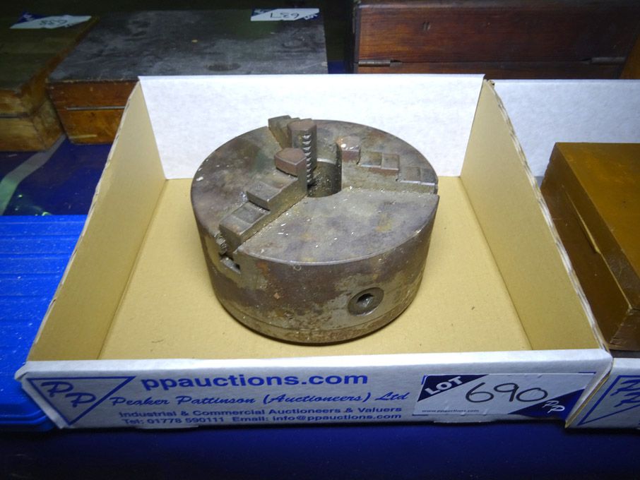 3 jaw 190mm chuck - lot located at: PP Saleroom, A...