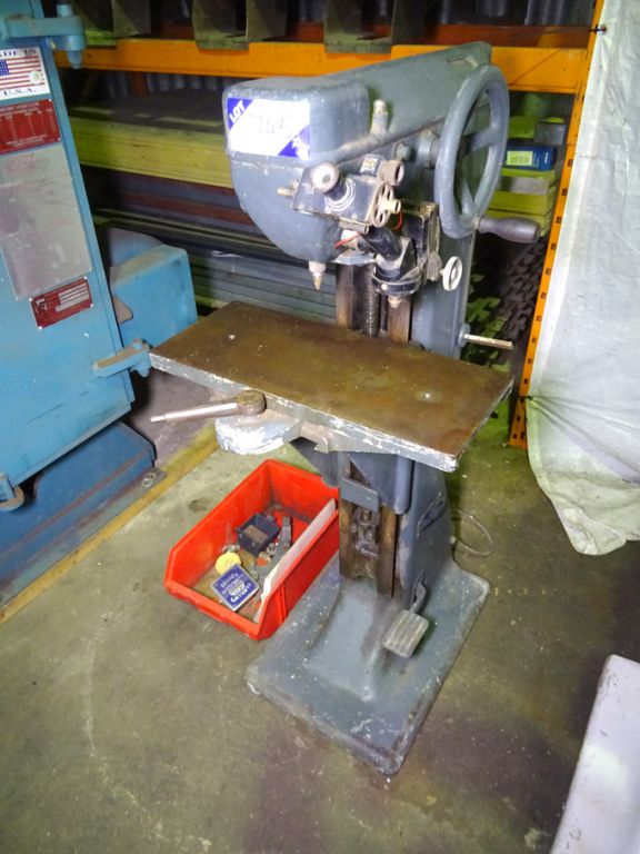 Vickers hardness tester, 470x200mm dia table - lot...