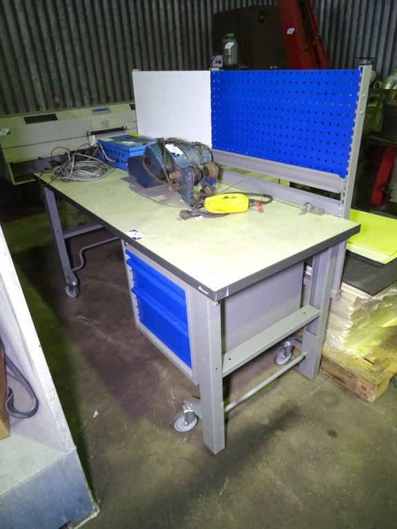 Gigant mobile workbench with built in drawers, 200...