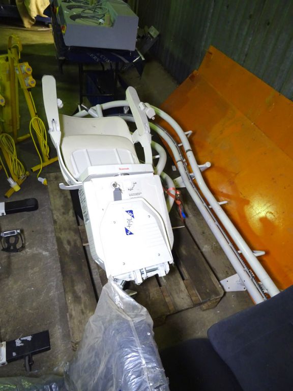 Stannah 260 Siena remote control stair lift, 135kg...