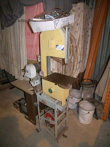 260mm throat vertical bandsaw, 350x250mm table wit...