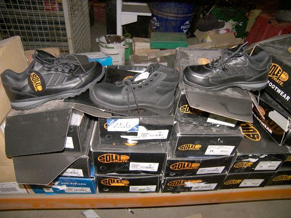20 pairs Solemate safety trainers, boots etc, size...