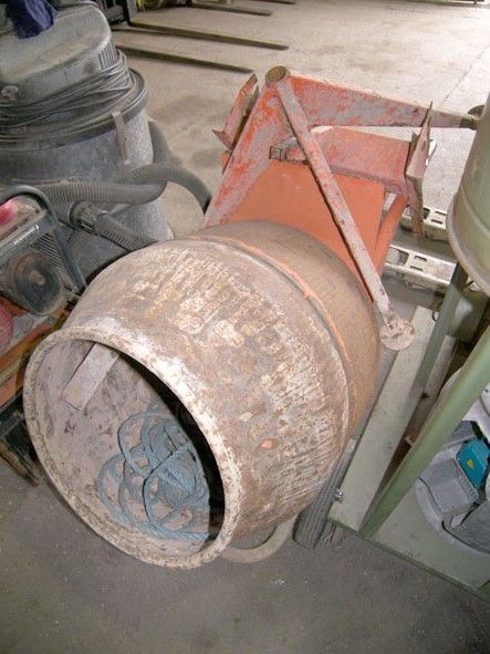 Bell 110v cement mixer with stand - Located at PP...