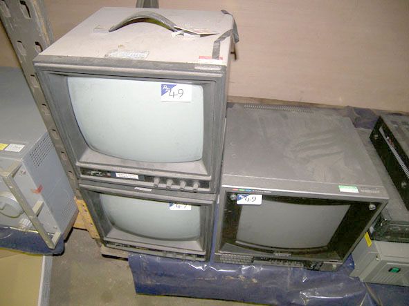 3x Sony, Hitachi etc monitors - Located at PP Stor...