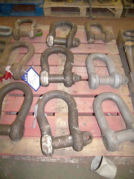 9x lifting shackles to 15 ton swl on pallet - Loca...