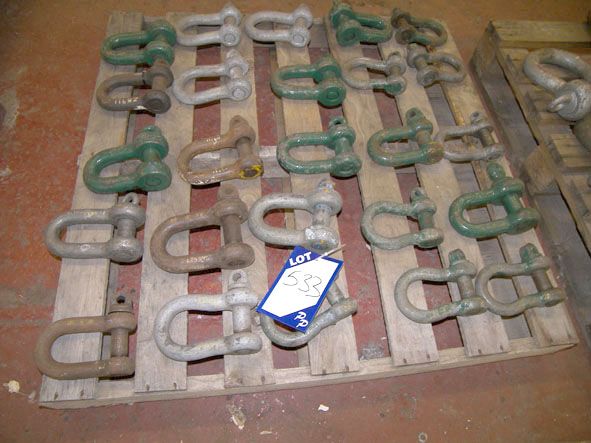 25x lifting shackles to 5 ton swl on pallet - Loca...