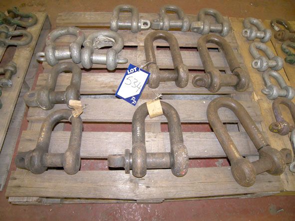11x lifting shackles to 10 ton swl on pallet - Loc...