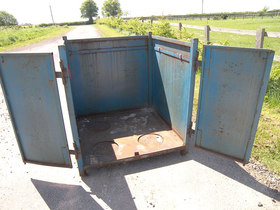 5x 2 Door solid sided stackable stillages, 1200x12...