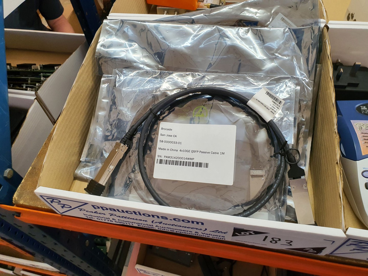 8x Brocade 4X10GE QSFP passive cables, 1m