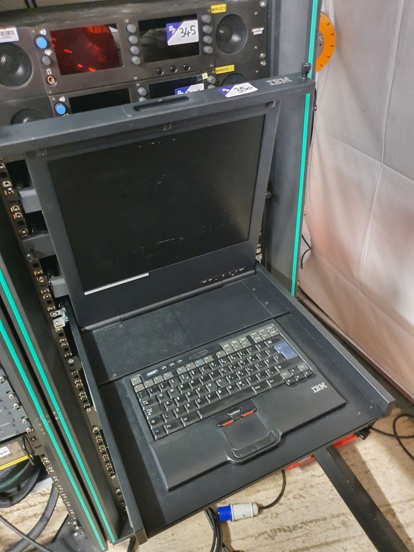 IBM 1723-1nk rack mount monitor, keyboard