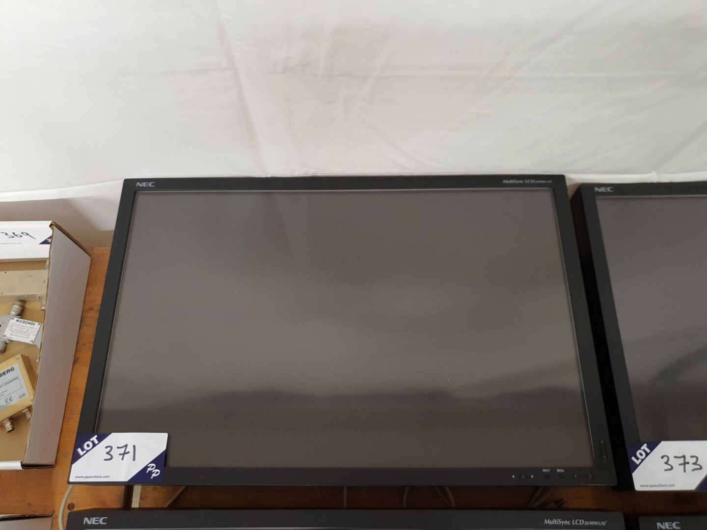 NEC 2690WUXi Multi Sync 26" Widescreen LCD monitor