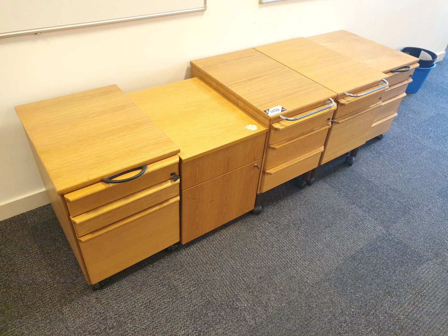 5x various 2 / 3 drawer pedestal units