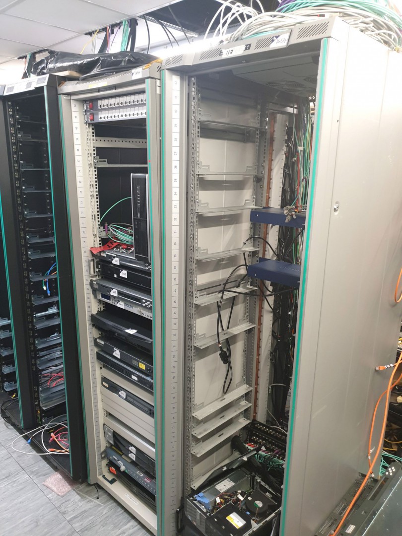 2x metal mobile server / component racks