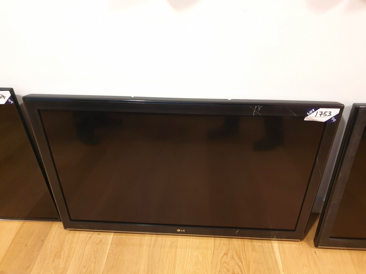 LG 42CS460 HD LCD TV (no stand, no bracket)