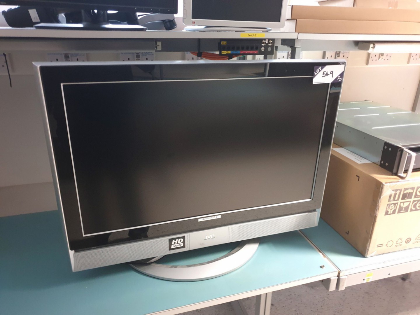 JVC LT-32DS6BJ HD LCD TV on stand