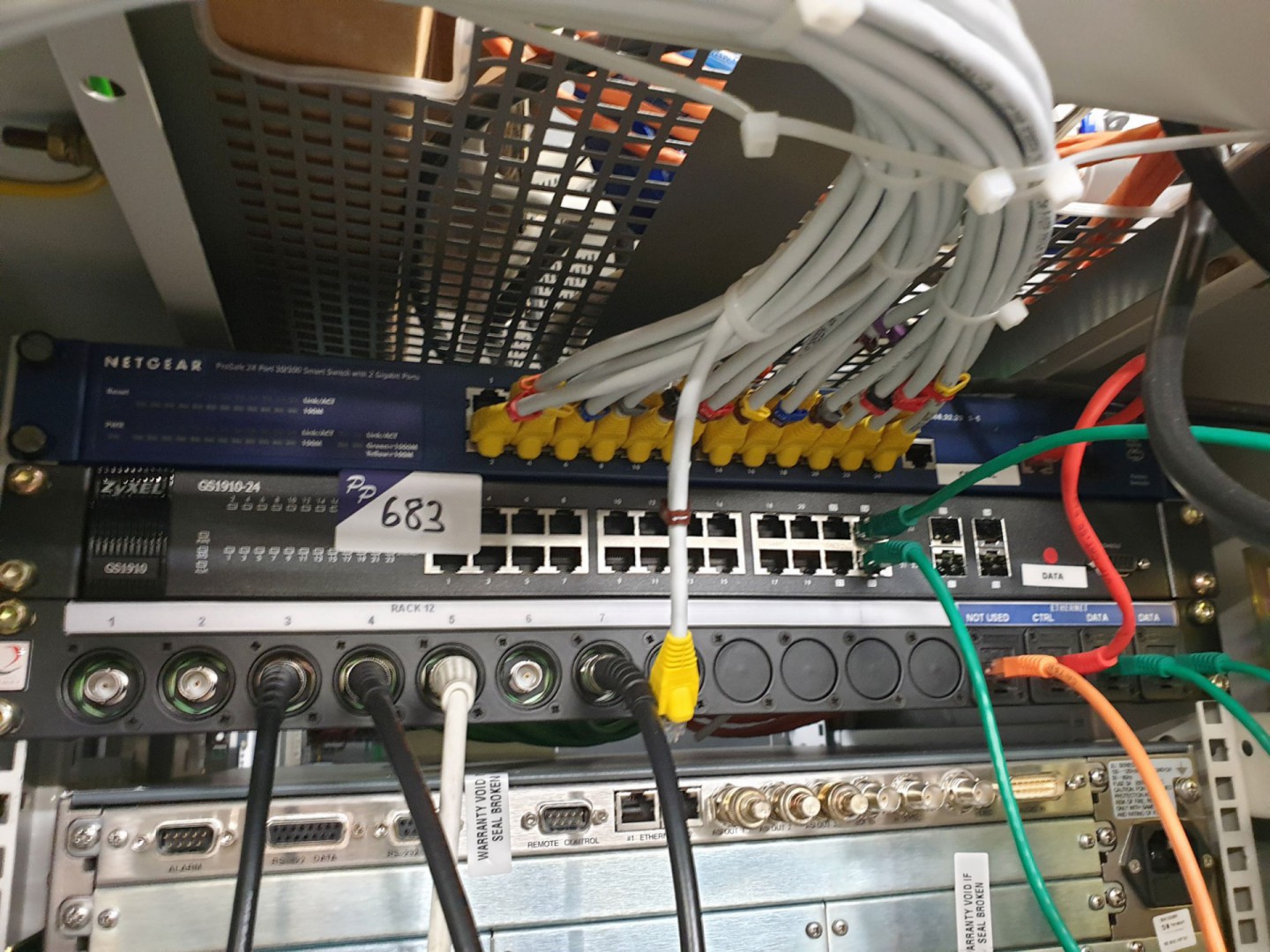 2x Zyxel GS1910-24 network switch