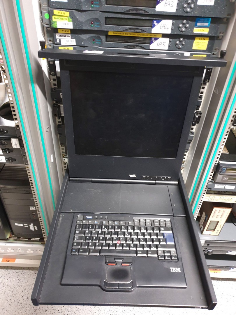 IBM 39M2960 rack type monitor, keyboard