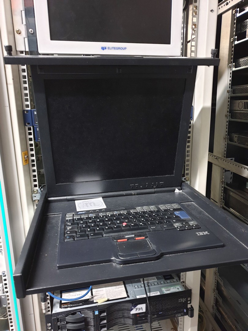 IBM 23K4885 rack mount monitor, keyboard
