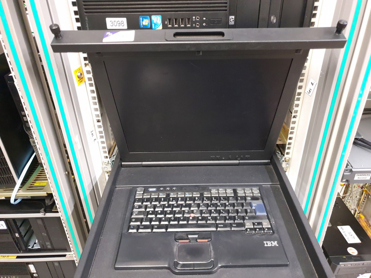 IBM 23K4885 rack mount monitor, keyboard